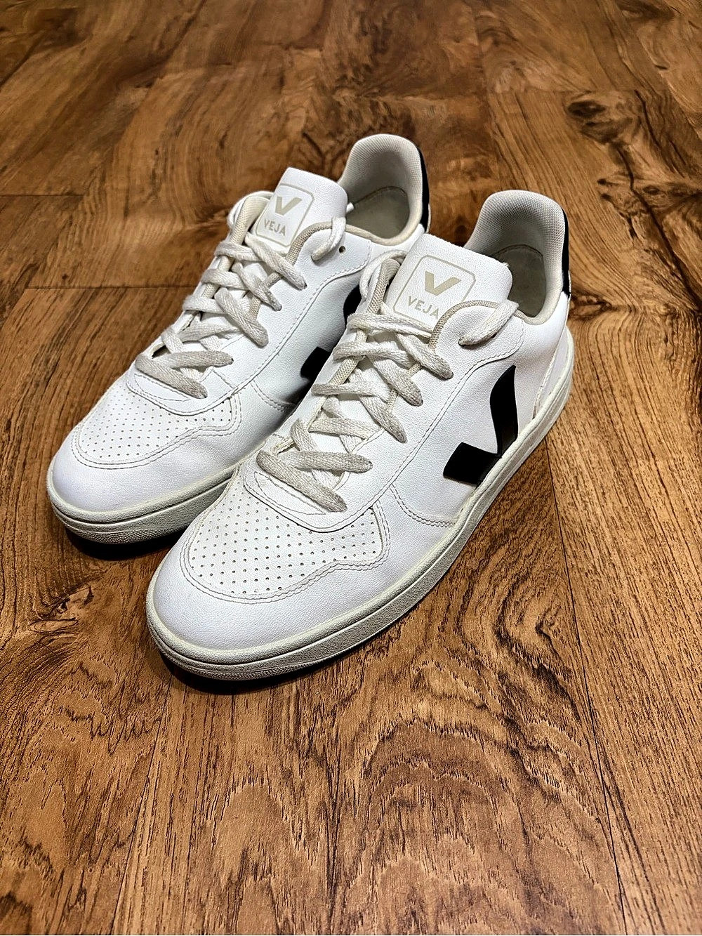 VEJA V-10 White Black Leather Sneakers Mens 10 EUR 41 Womens 11